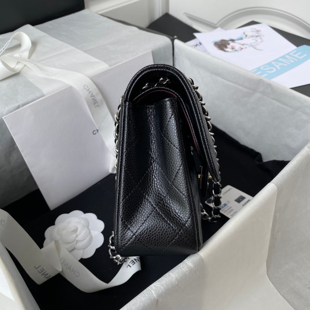 MEDIUM CLASSIC FLAP BAG 23CM BLACK CAVIAR SILVER HARDWARE