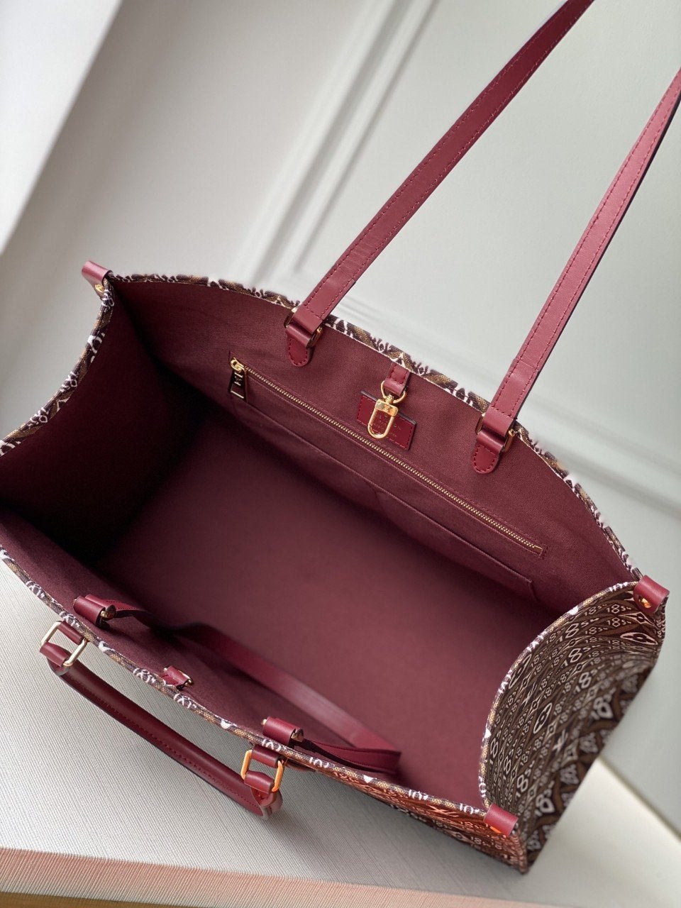 LV SINCE 1984 ONTHEGO GM ブラウンテキスタイル